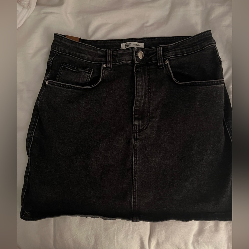 EUC Black Zara Jean Skirt